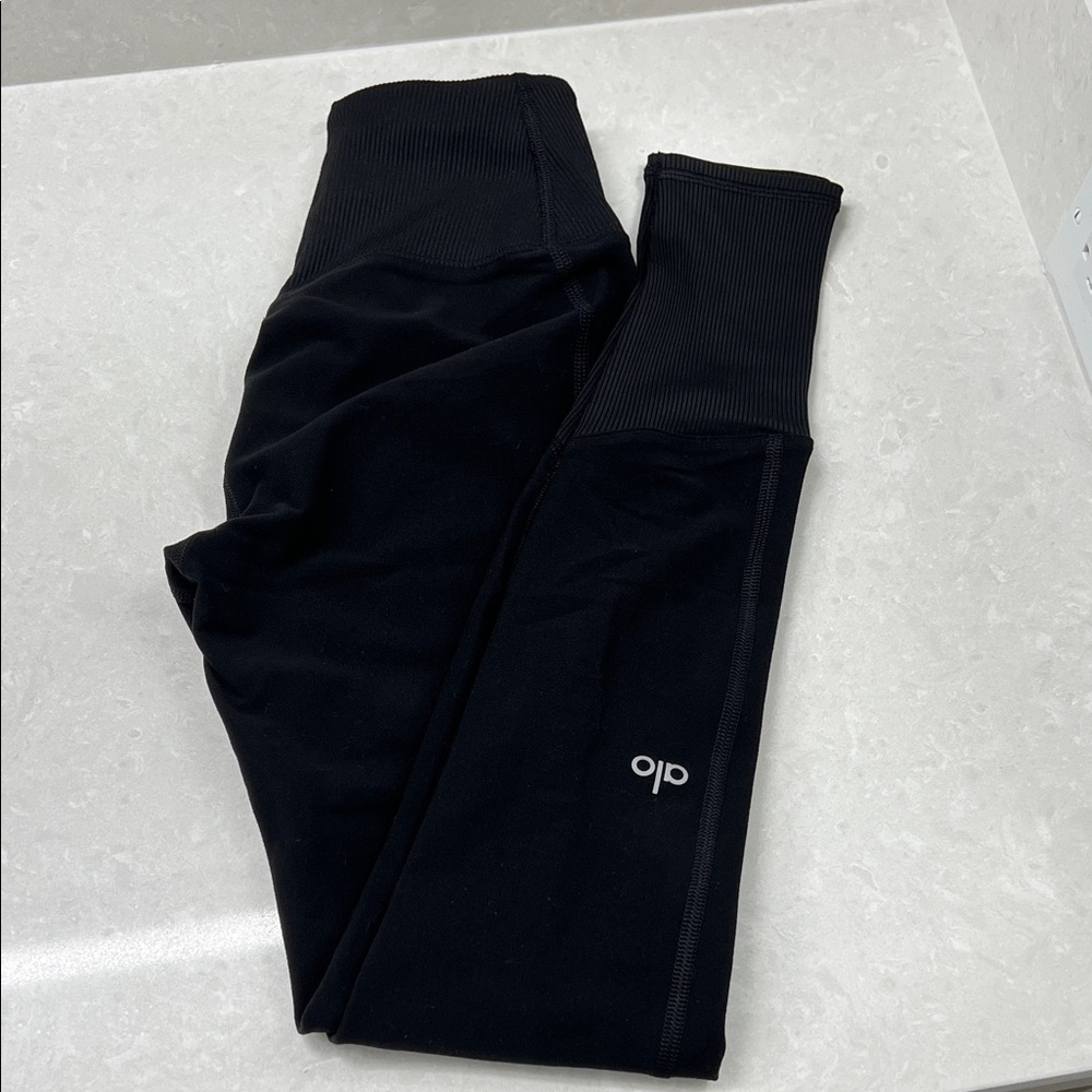 Alo Yoga Alosoft Lounge Leggings in black (size XS)